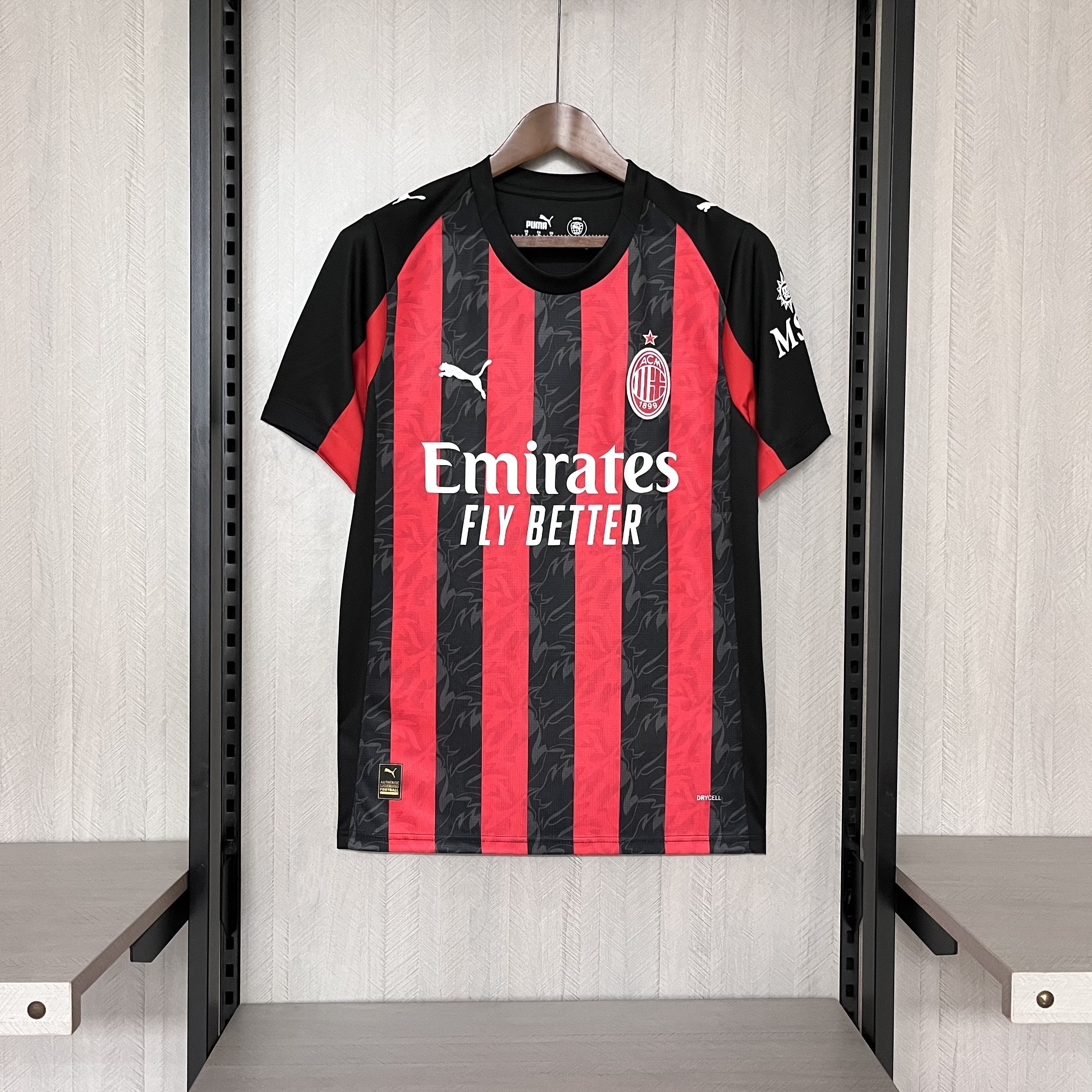 Milan I 25/26 Torcedor